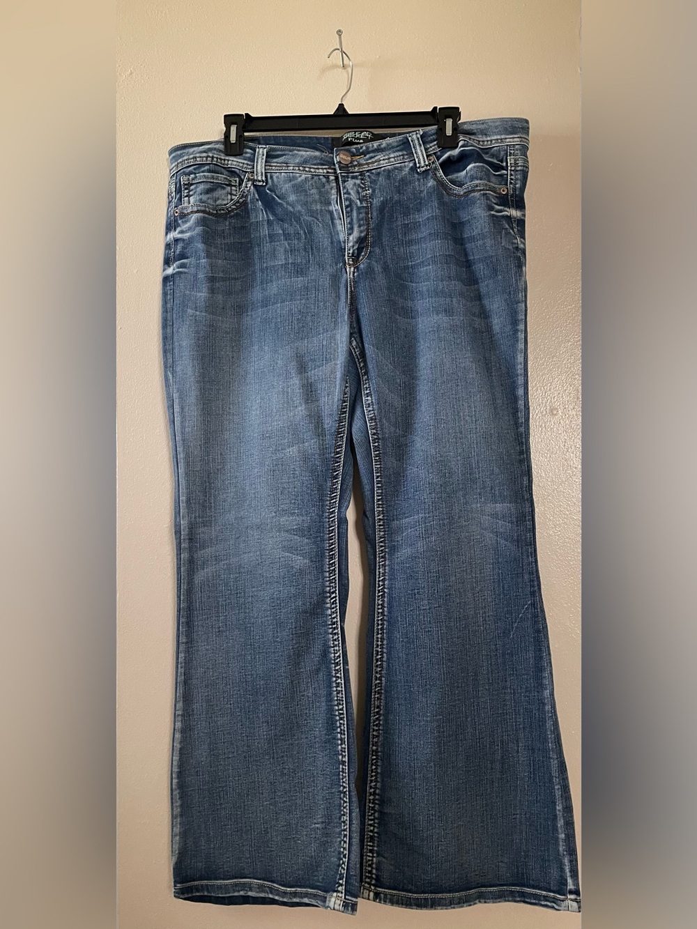 Classic Mid-Blue Flared Women's Jeans